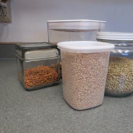 Sealed, sturdy food storage containers